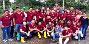 ESTUDIANTES PARTICIPARON EN LIMPIEZA DE VIVERO DE LA PARROQUIA FÁTIMA