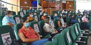 FUNCIONARIOS UNIVERSITARIOS RECIBIERON CHARLA EN TORNO A LA PROMOCIÓN DE LA SALUD