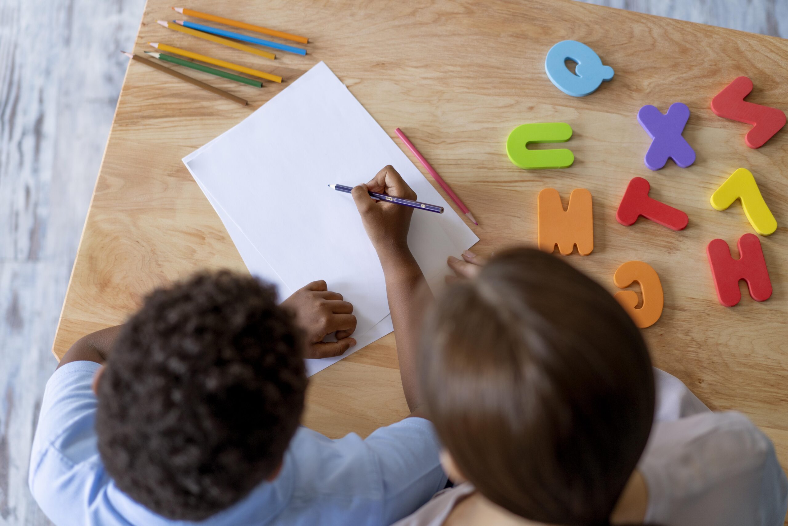 boy-having-occupational-therapy-session-with-psychologist (2)